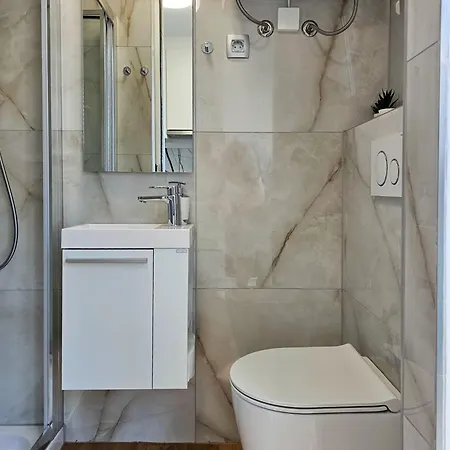 - Ljubljana's Gem - Free Public Parking Apartment *